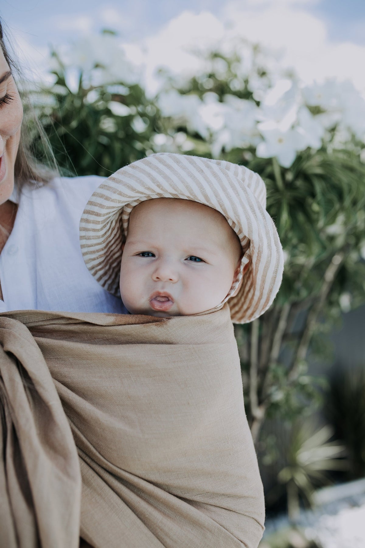 Mumma Etcetera Baby & Toddler Hat Burleigh worn outdoors, showing linen brim and cotton lining