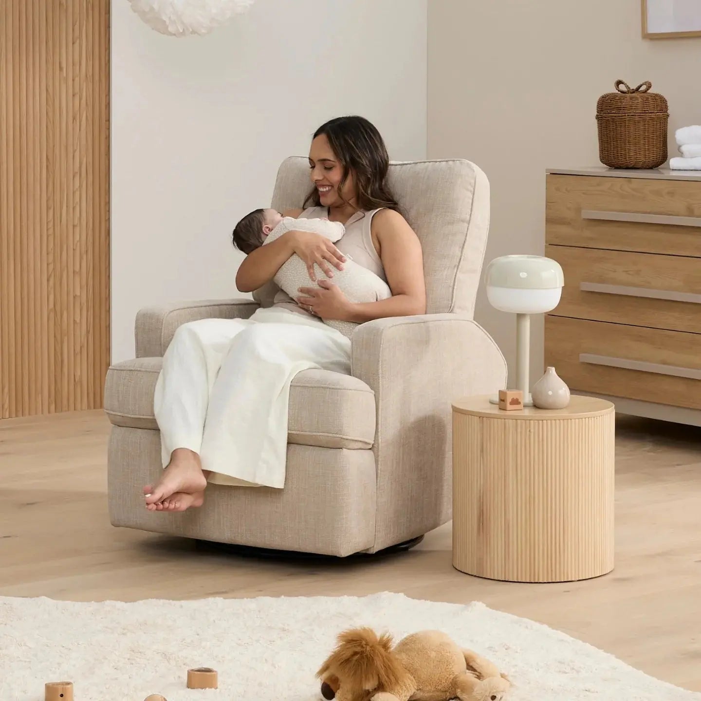 Il Tutto Quinn Electric Recliner Glider Chair with USB  