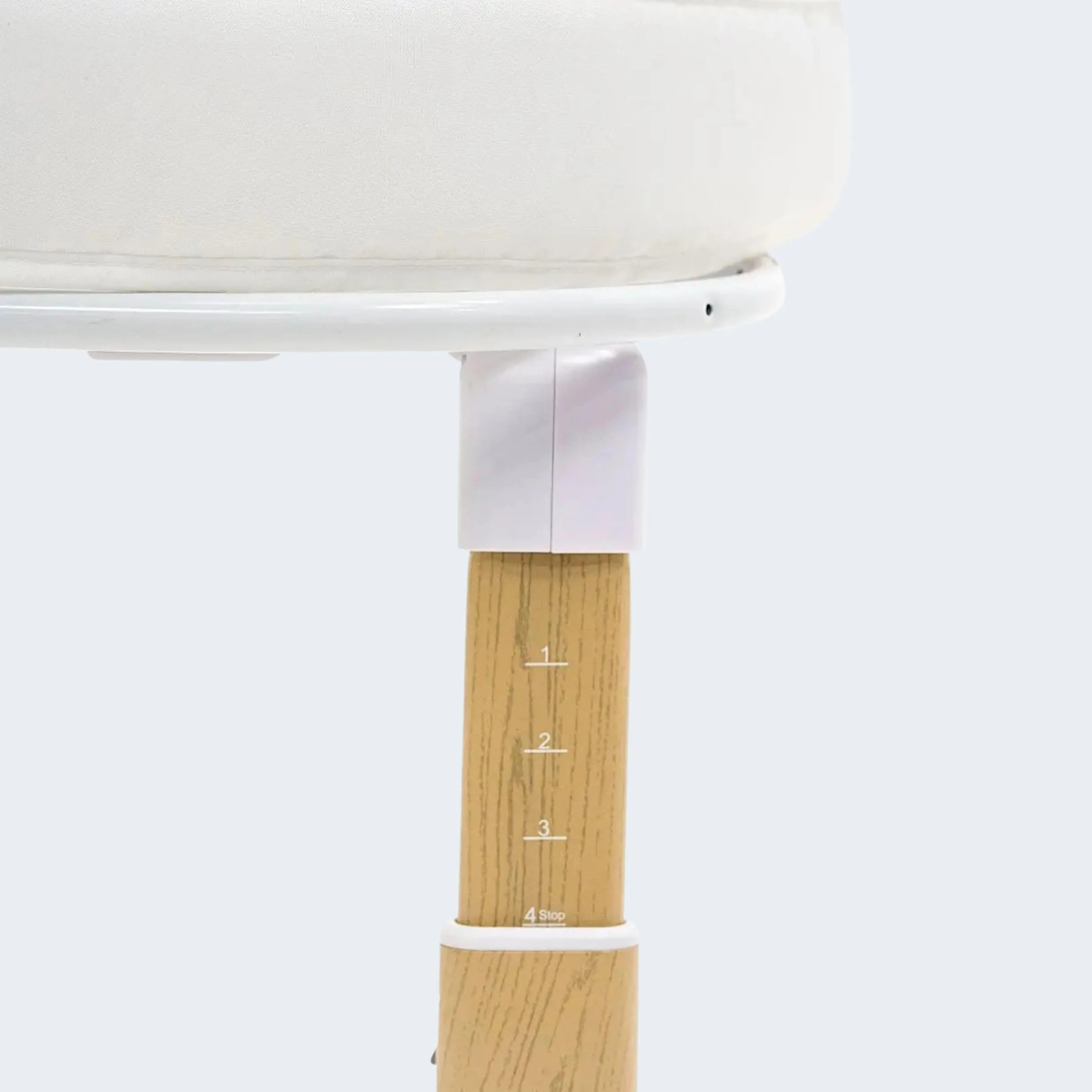 Babyrest Swan Smart Electronic Bassinet White/Natural  