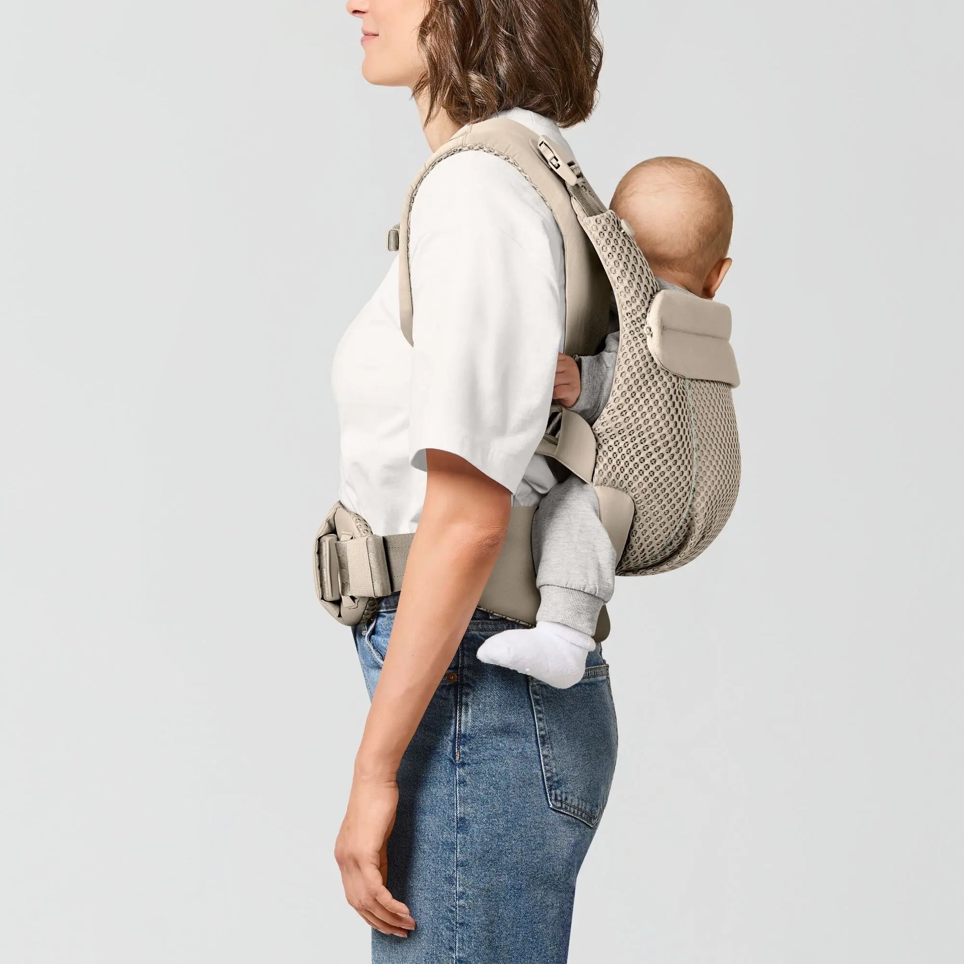 Toddler in the back inward carry position in the CYBEX Amya baby carrier