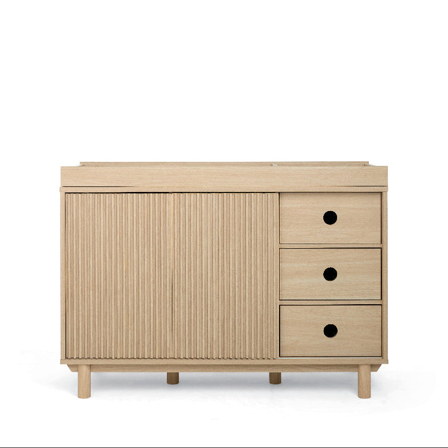 Mamas & Papas Oska wide 3 drawer dresser changer in oak, included in the 5 piece set