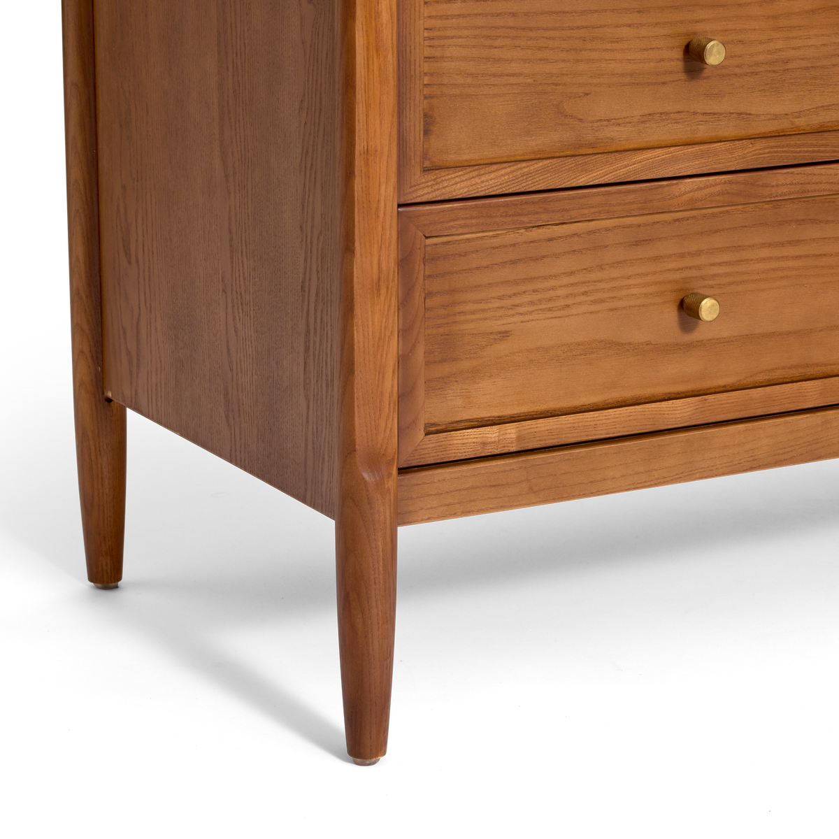 Cariboo Marlow Dresser tapered leg and drawer detail