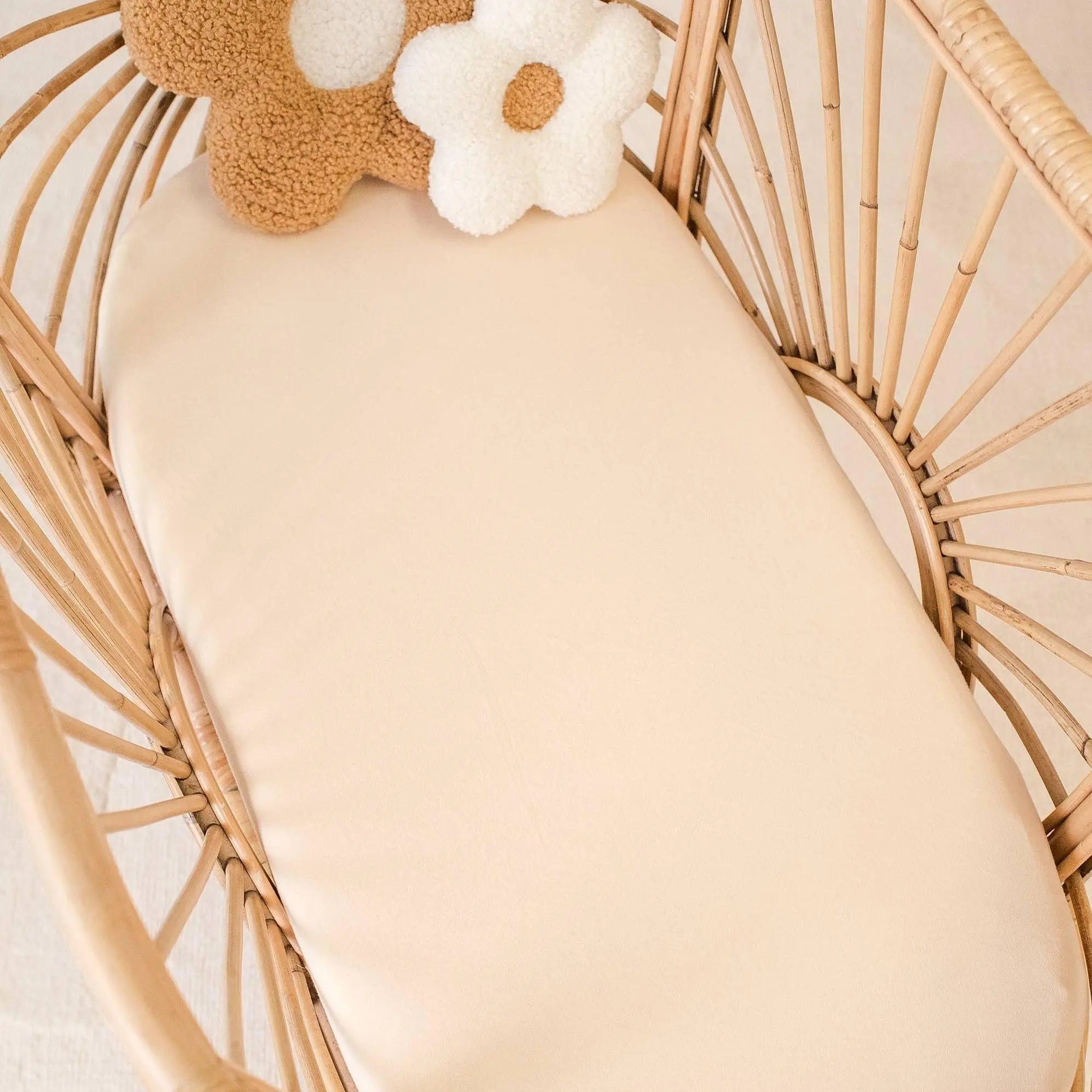 Kiin Baby Organic Change Pad/Bassinet Sheet - Rainbow Ivory Umber