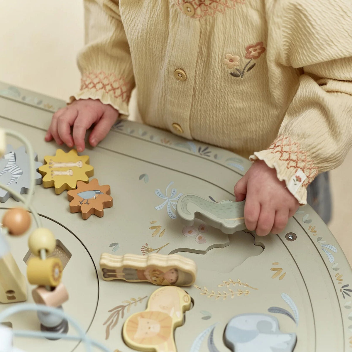 Activity table train play