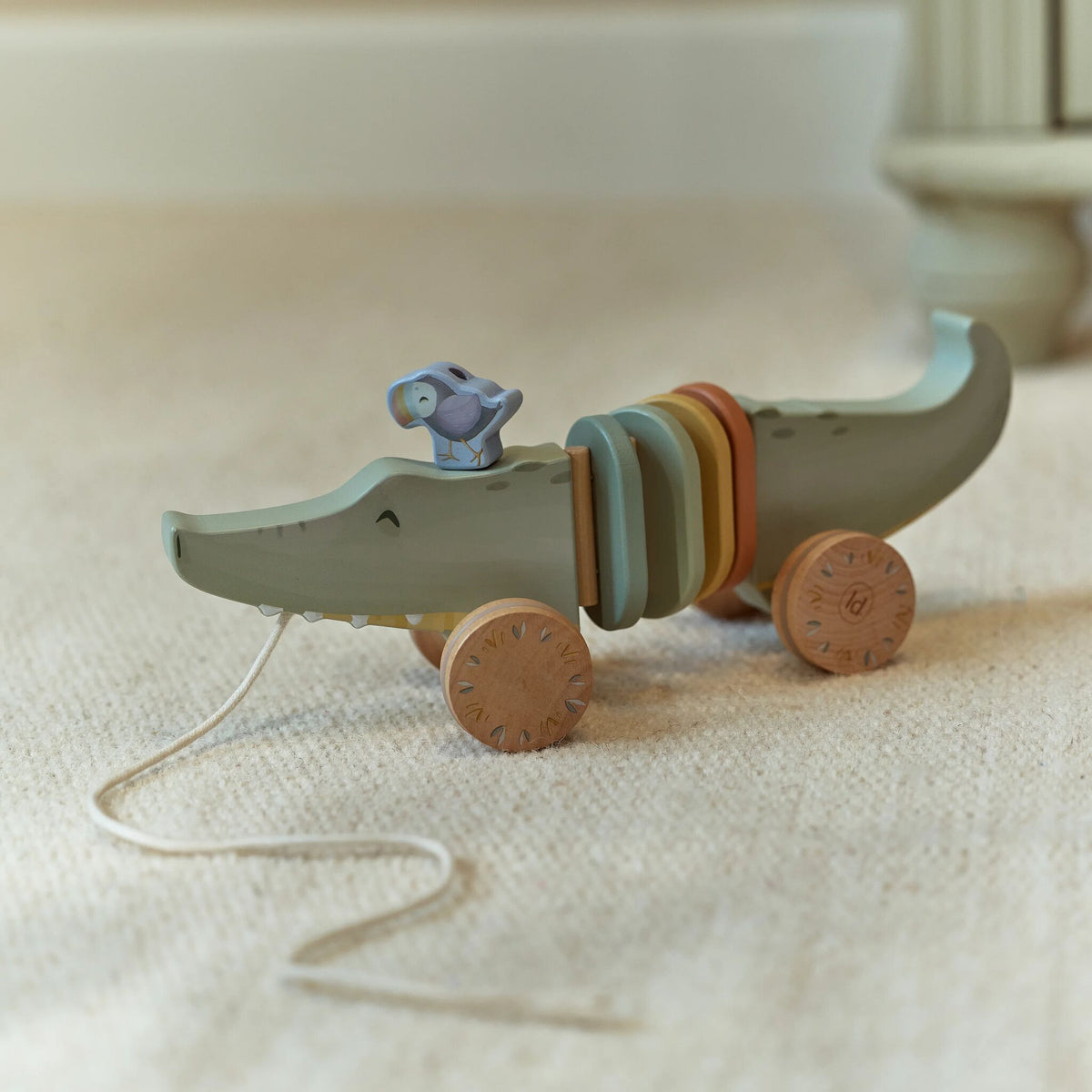 Pull-along crocodile detail