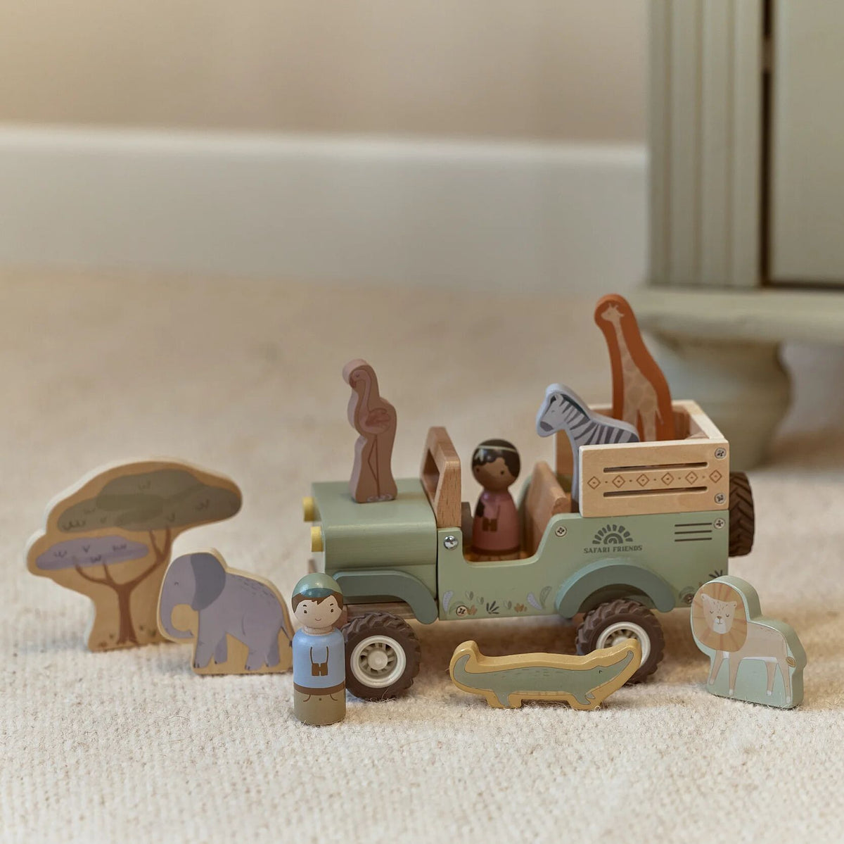 Safari car side view