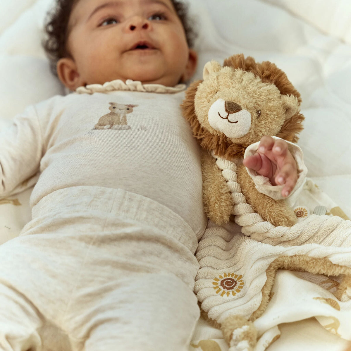 Lion comforter mane detail