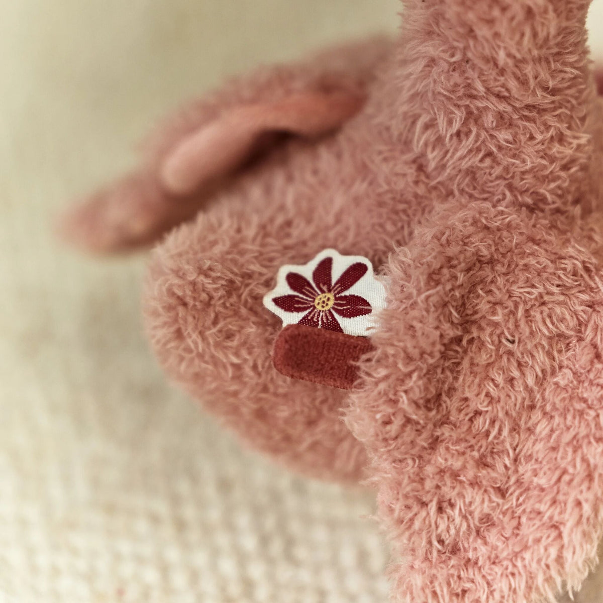 Cuddle Flamingo 17cm flower detail
