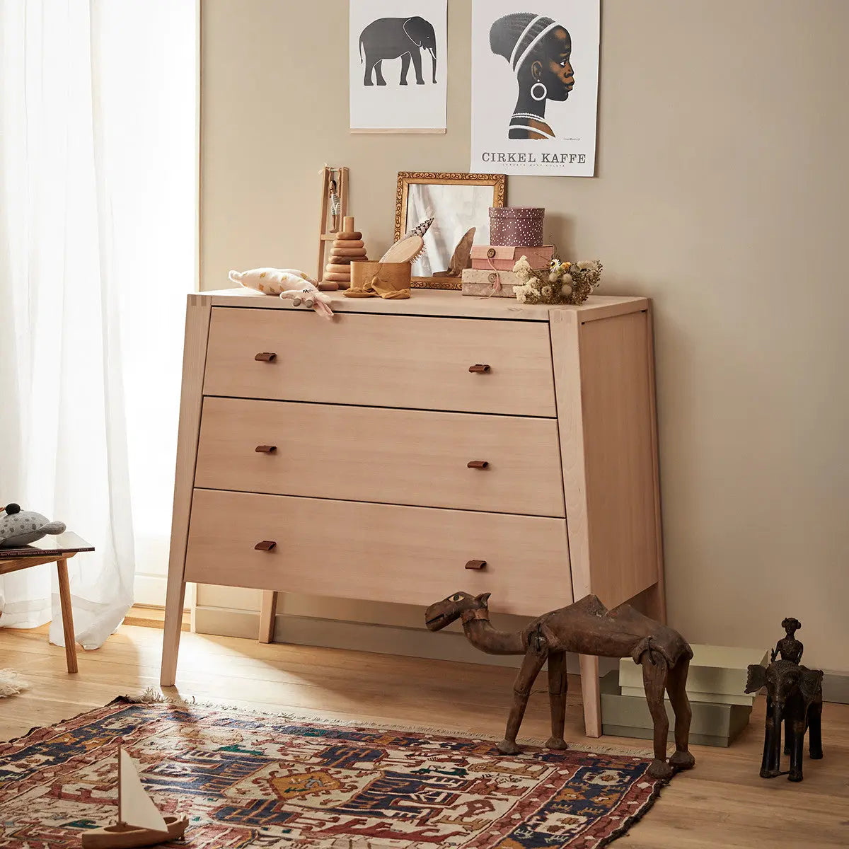 Leander Linea Dresser  