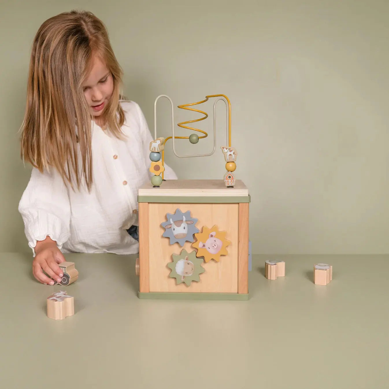 Little Dutch Little Farm Activity Cube