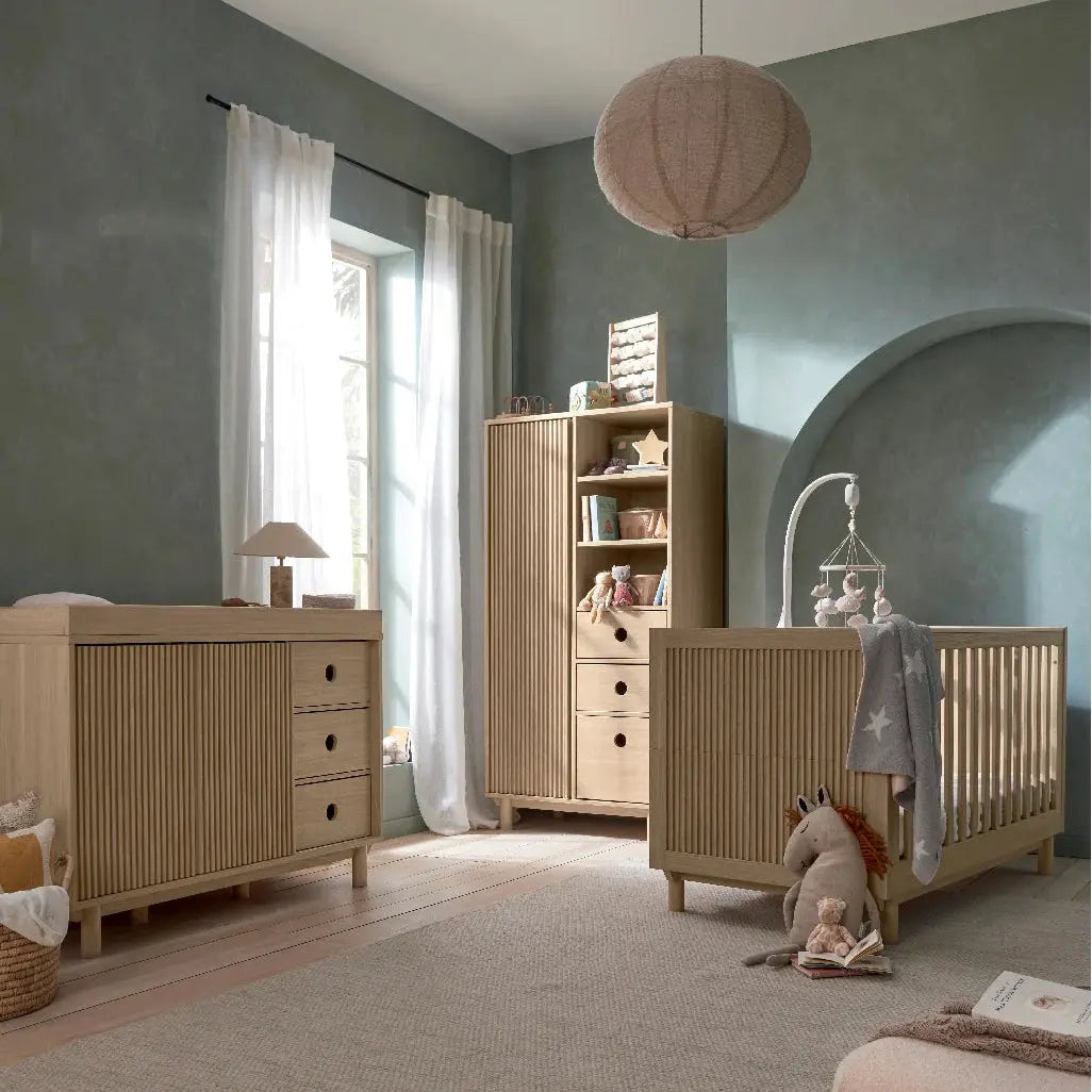 Mamas & Papas Oska 5 Piece Set with Cotbed, Dresser Changer, Mattress, Fitted Sheets & Mattress Protector  