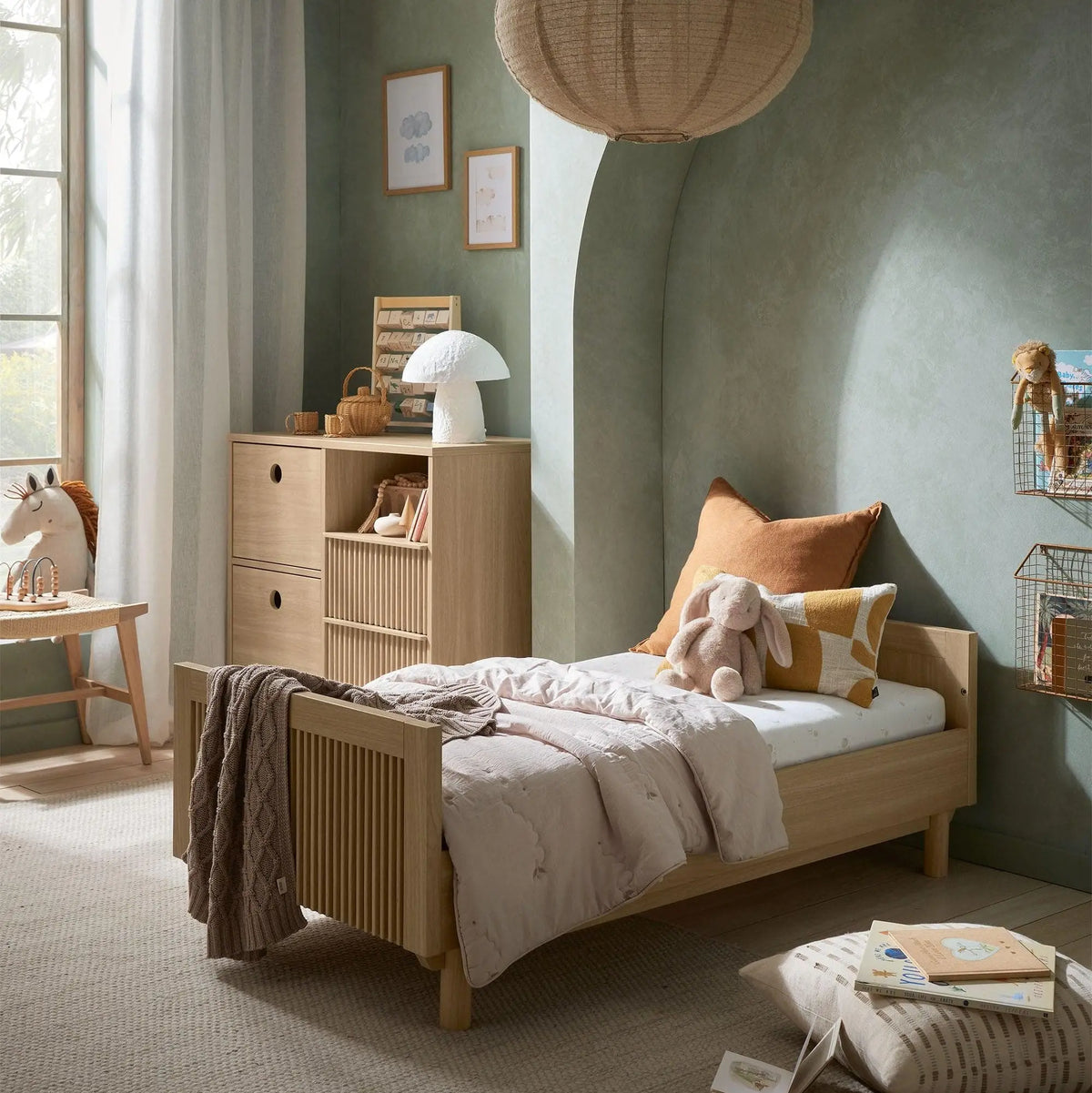 Oska Cotbed oak end panel and curved timber detail