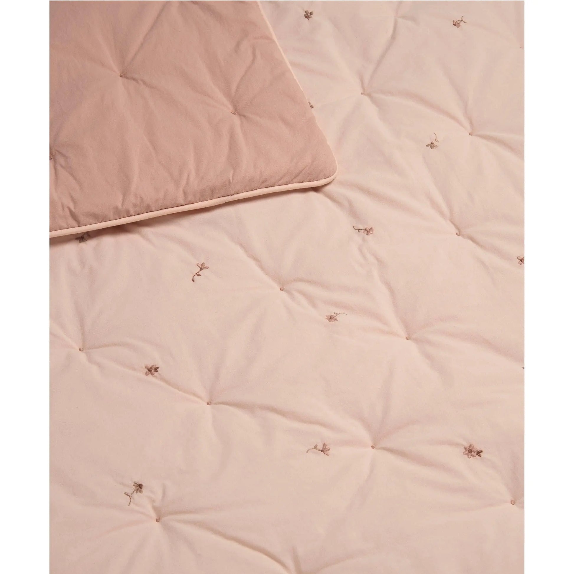 Mamas & Papas WTTW Wildflower Quilt folded — 4.0 Tog, W110 × L120cm, fits standard cotbed