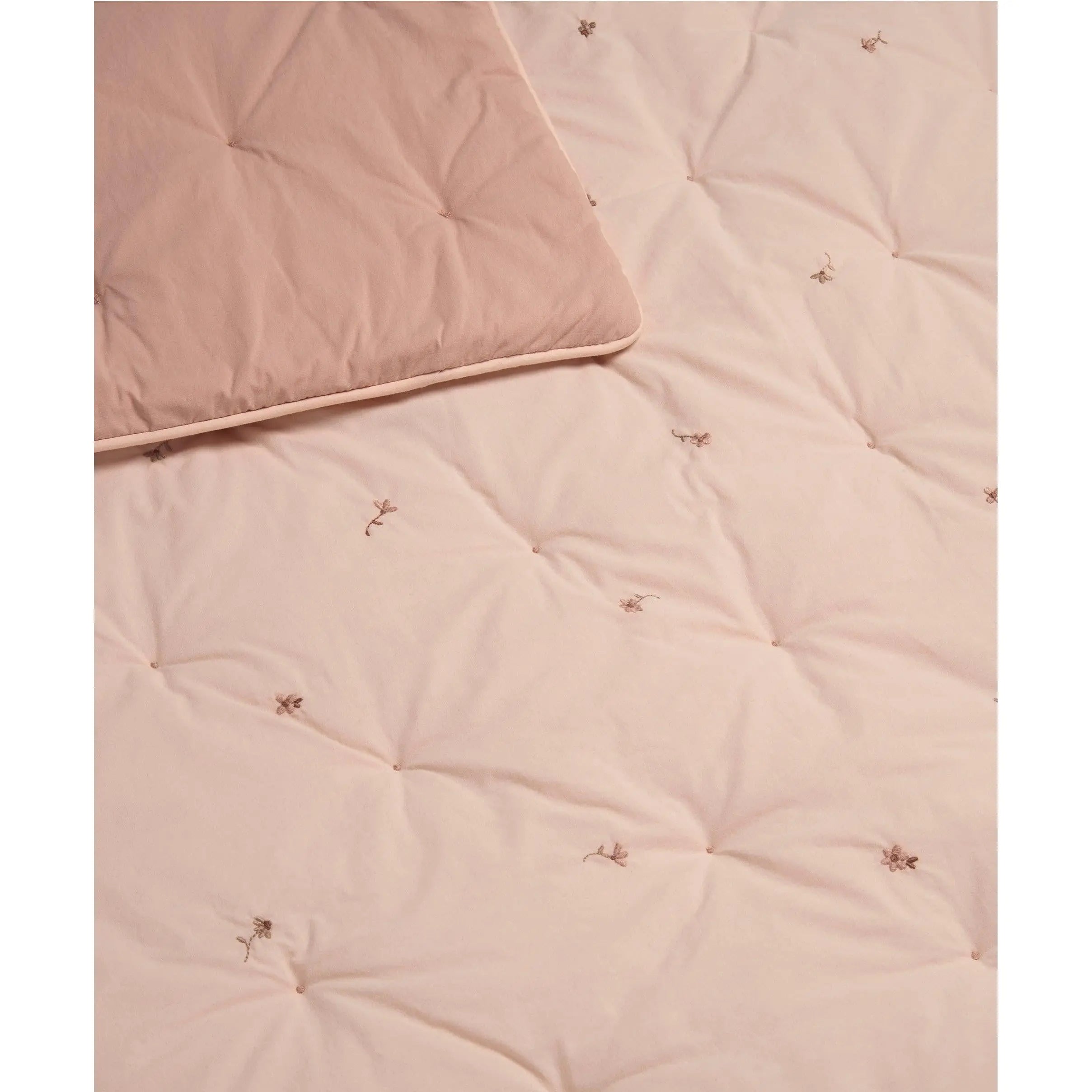 Mamas & Papas WTTW Wildflower Quilt folded — 4.0 Tog, W110 × L120cm, fits standard cotbed