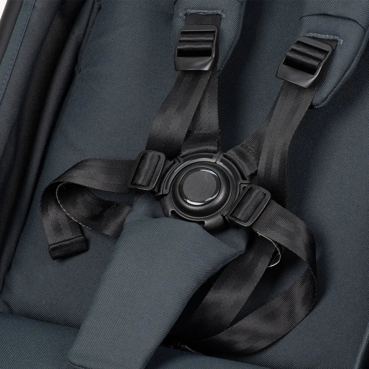 Maxi Cosi Leya 5-point harness buckle, Essential Graphite