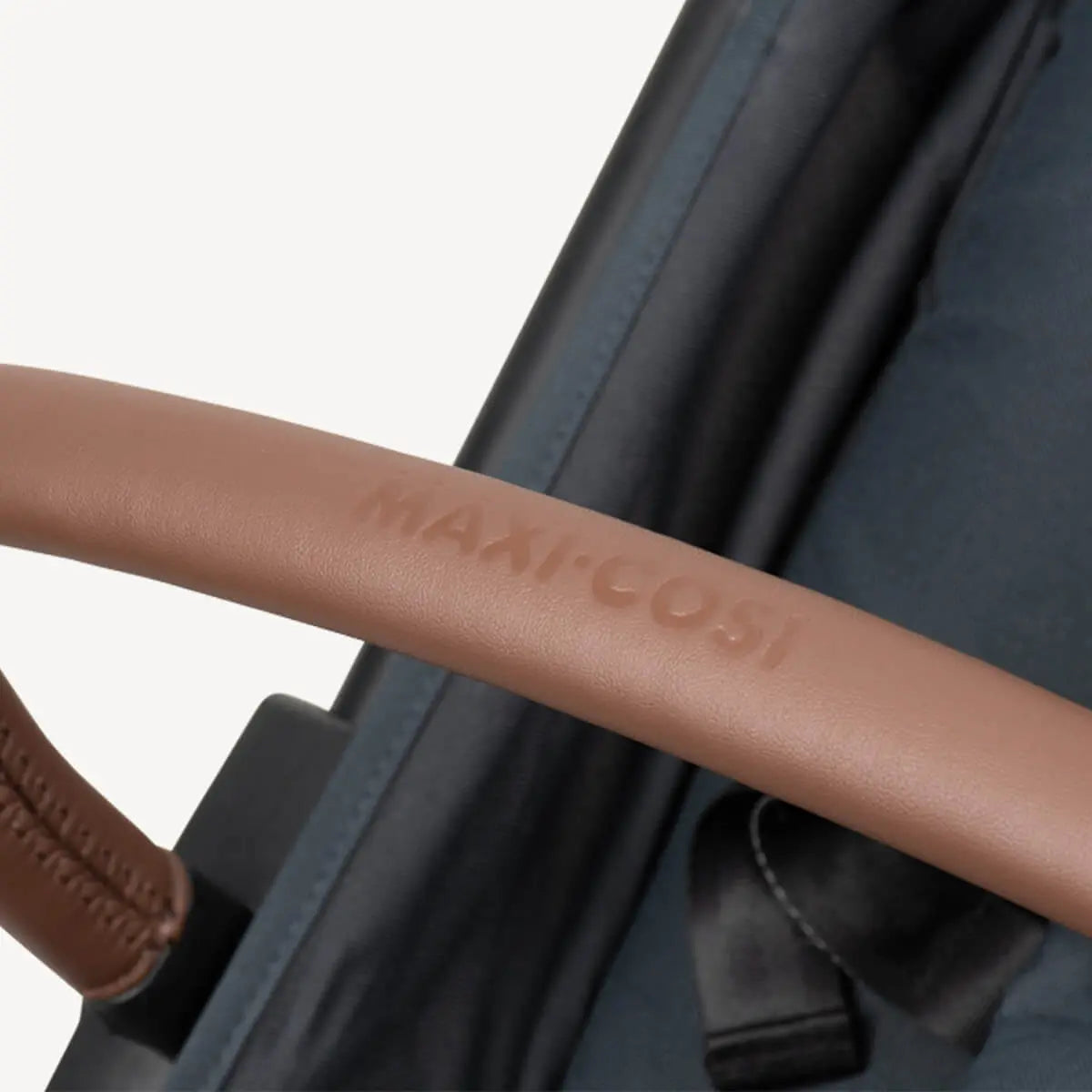 Maxi Cosi Leya removable bumper bar, Essential Graphite