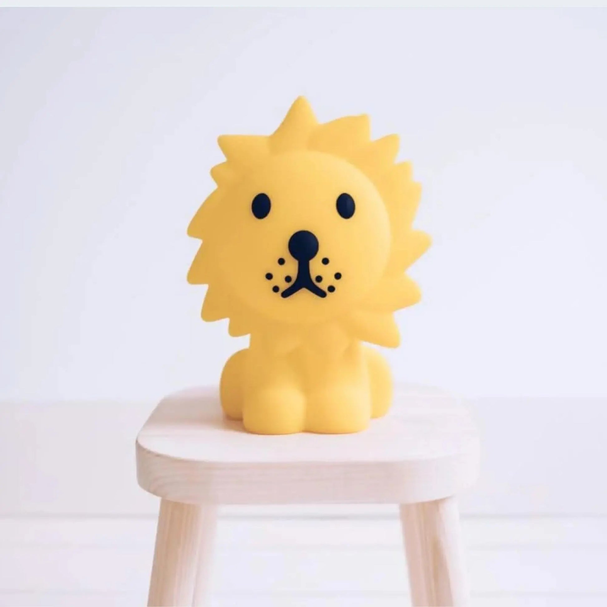 Mr Maria Lion First Light in child's room — BPA-free silicone night light