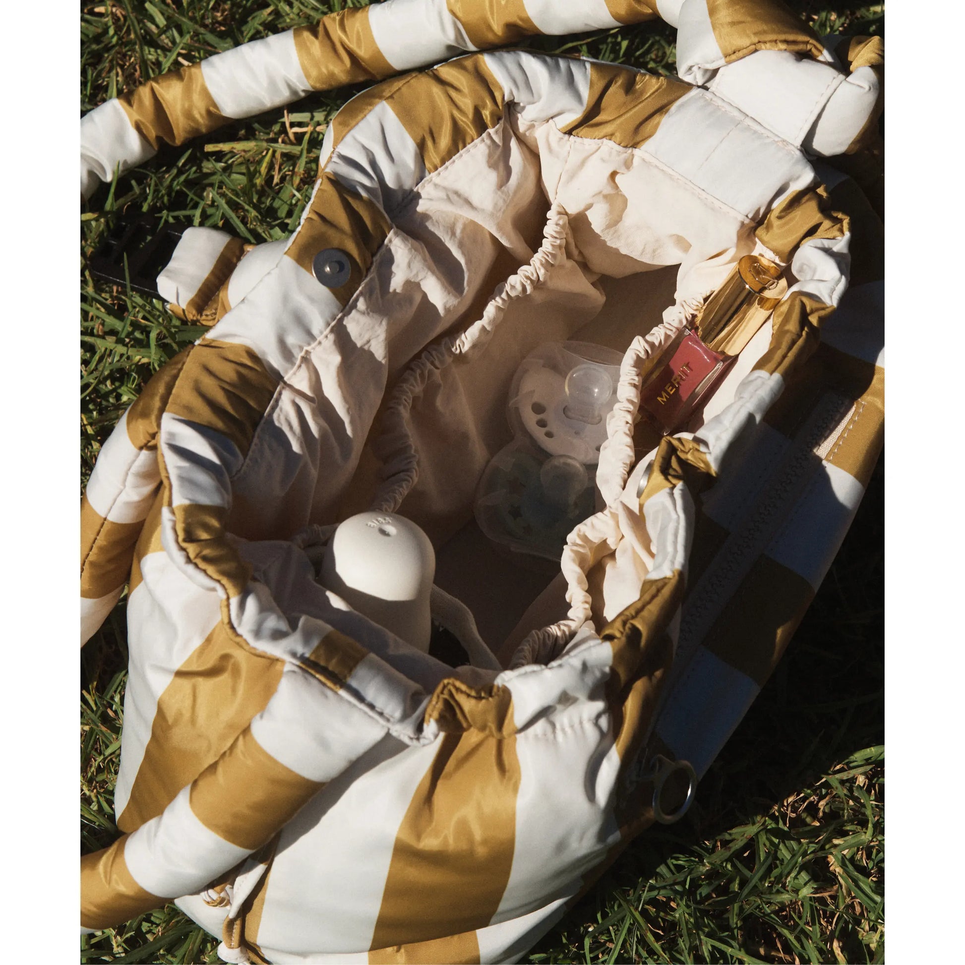 Philé Pram Caddy in Gold Stripe, adjustable strap detail