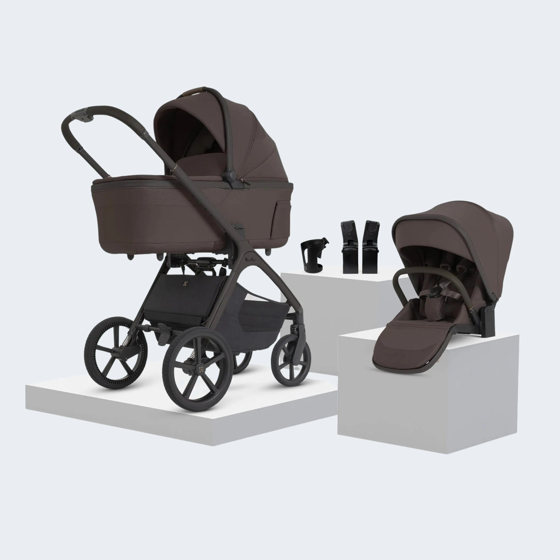 Silver Cross Cove 2 carrycot interior — bamboo-lined reversible mattress and mesh panel