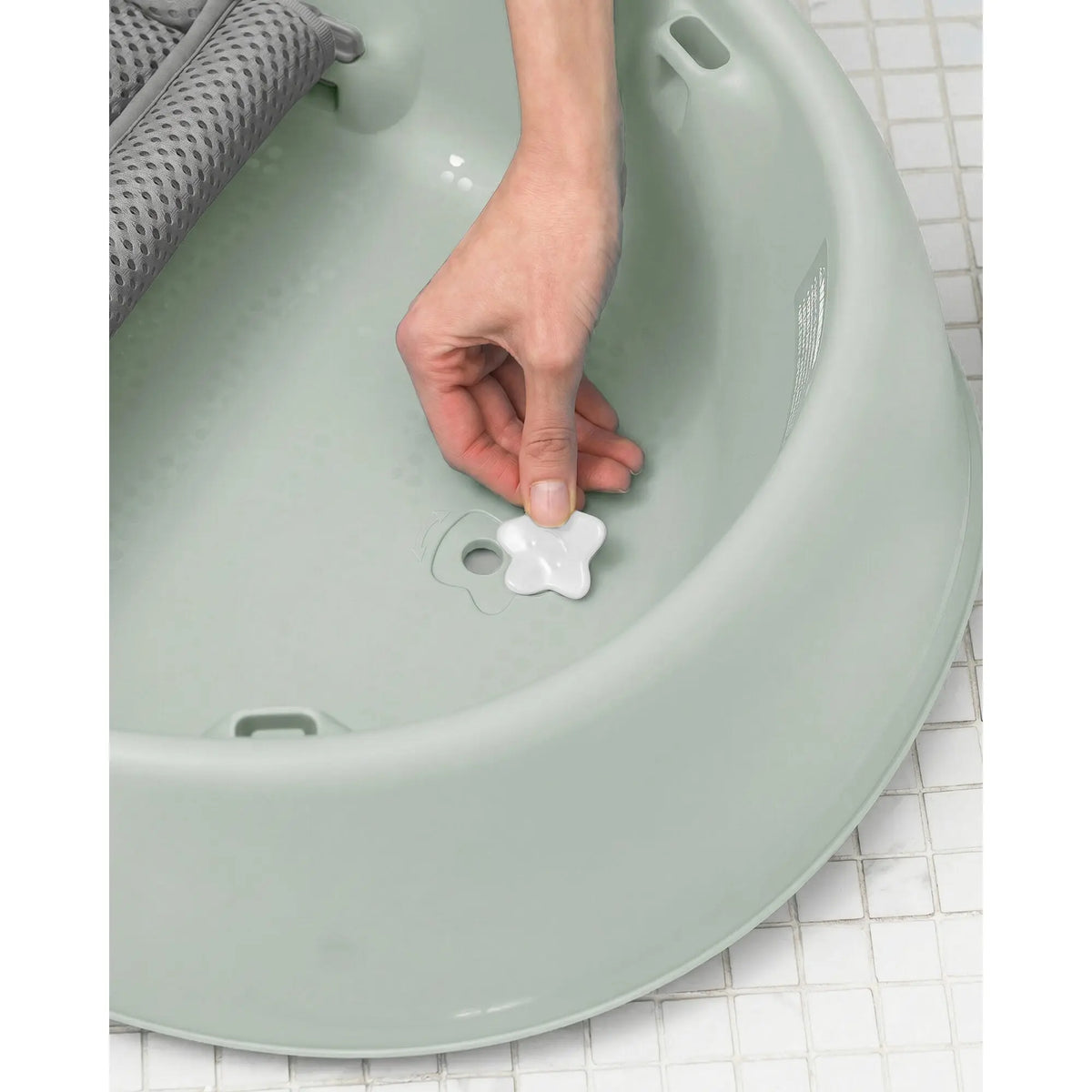 Skip Hop Moby Smart Sling 3-Stage Bath Sage, three stages