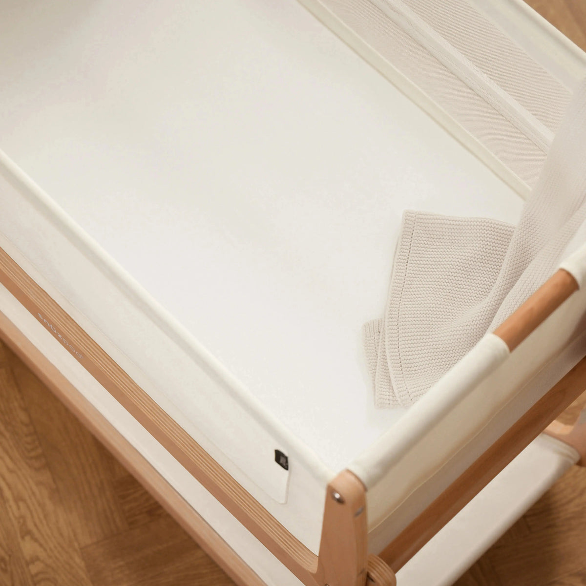 SnuzPod5 Bedside Bassinet Bundle - White  