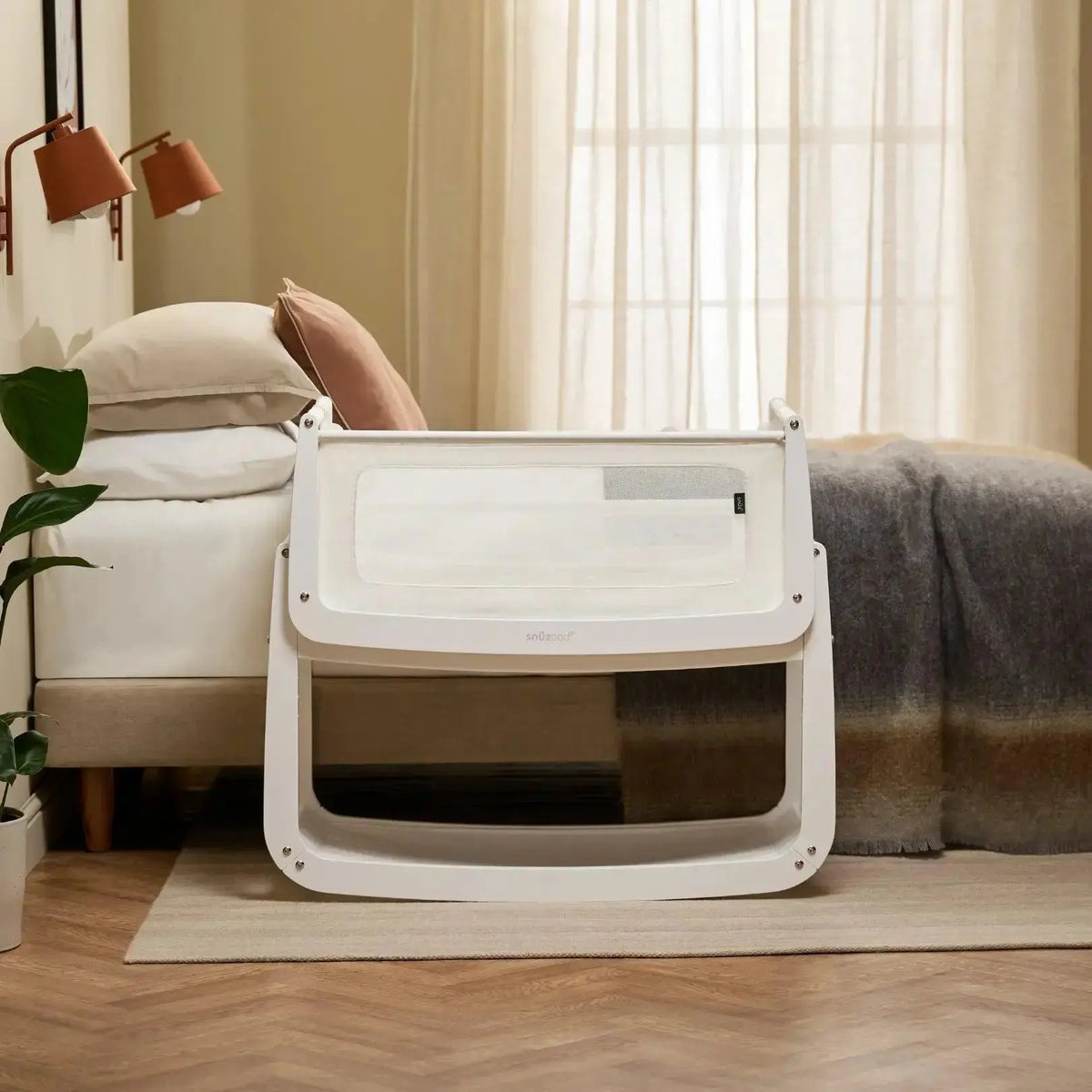 SnuzPod5 Bedside Bassinet Bundle - White  