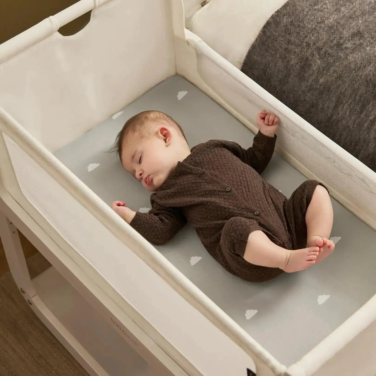 SnuzPod5 Bedside Bassinet Bundle - White  