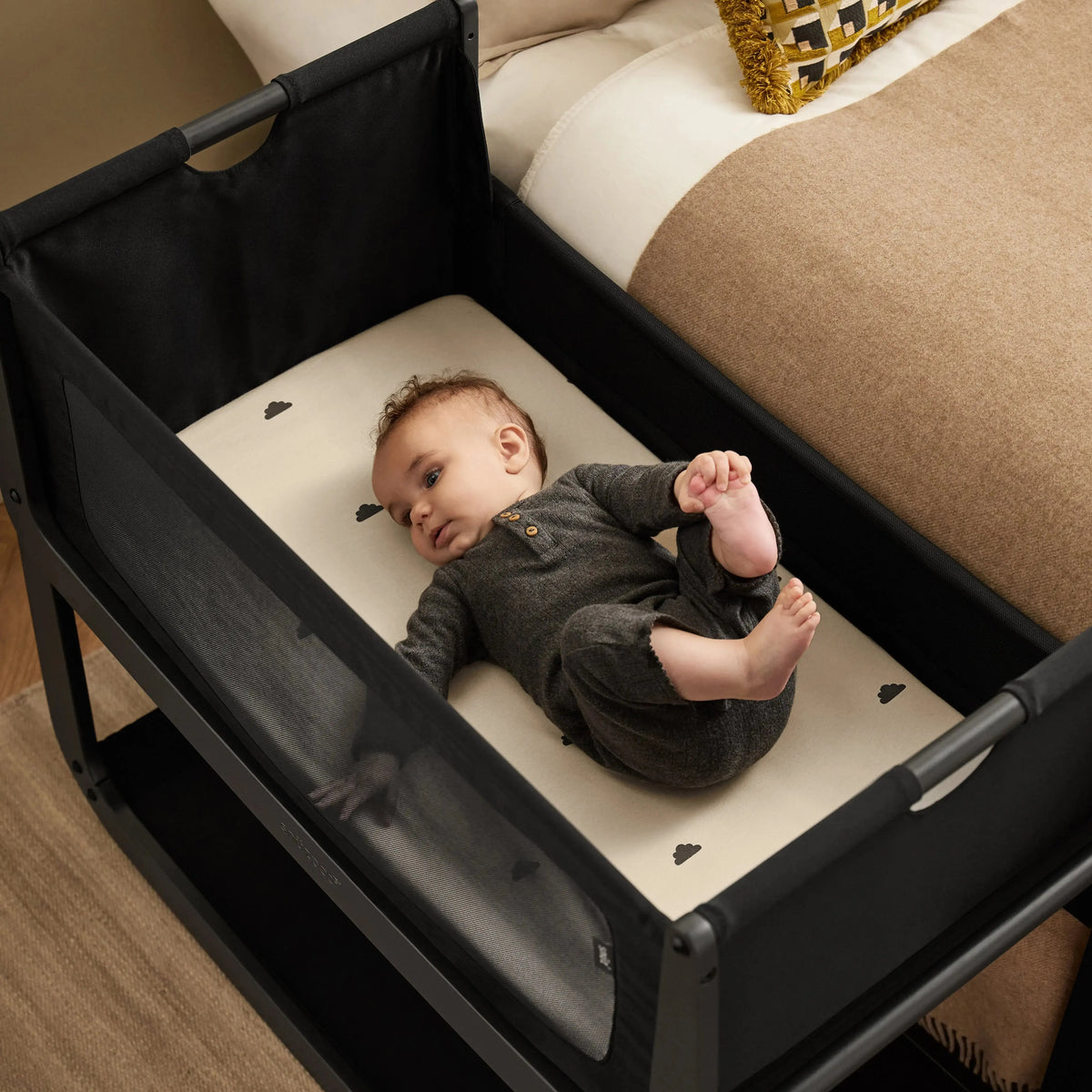 SnuzPod5 Bedside Bassinet Bundle - White  