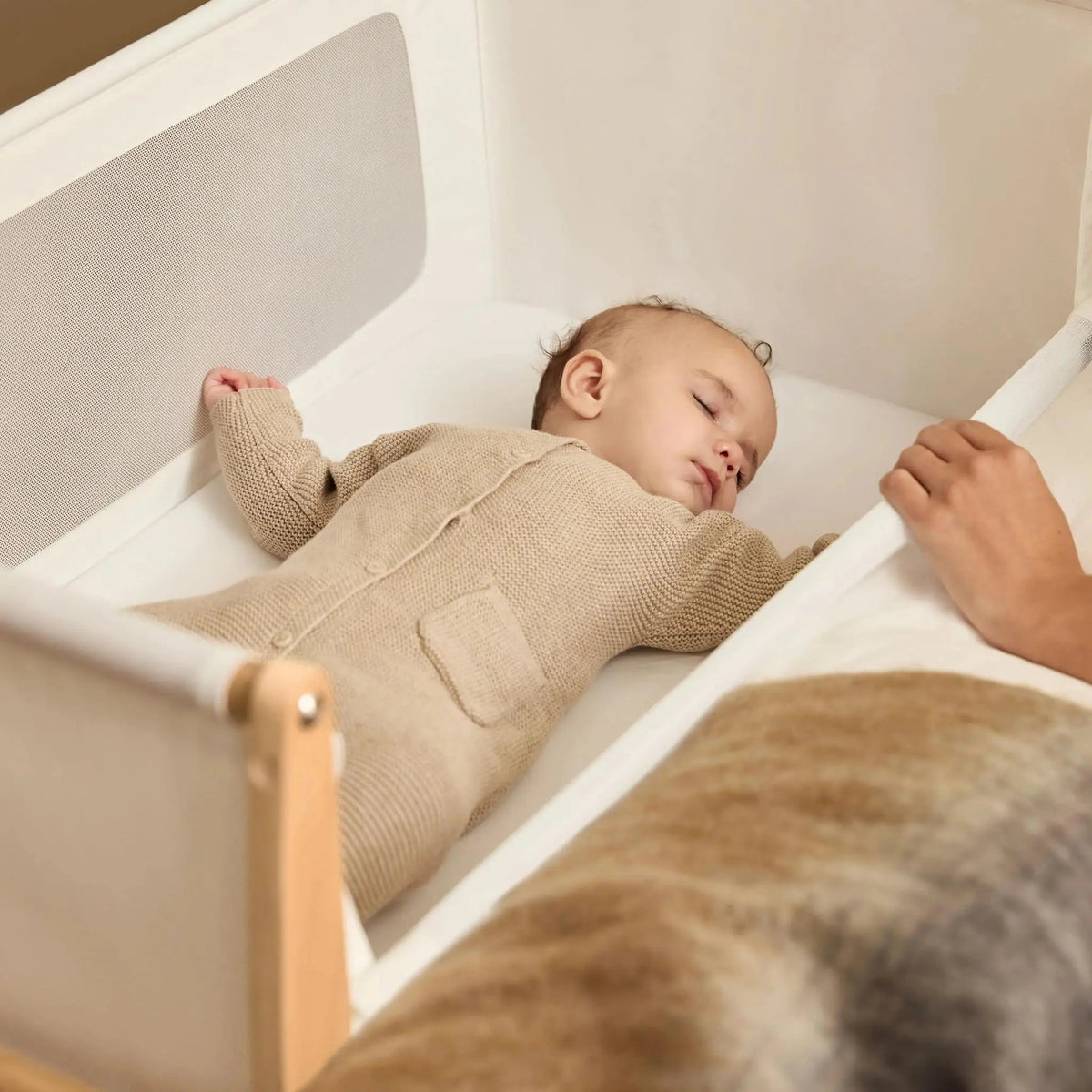 SnuzPod5 Bedside Bassinet Bundle - Natural