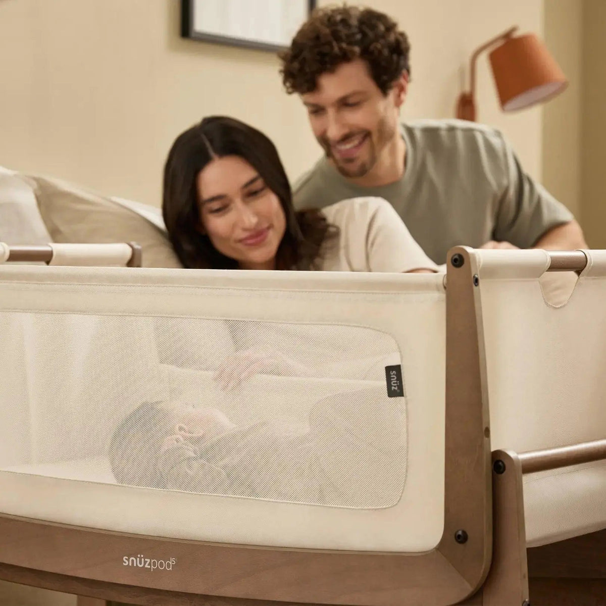 SnuzPod5 Bedside Bassinet Bundle - Walnut