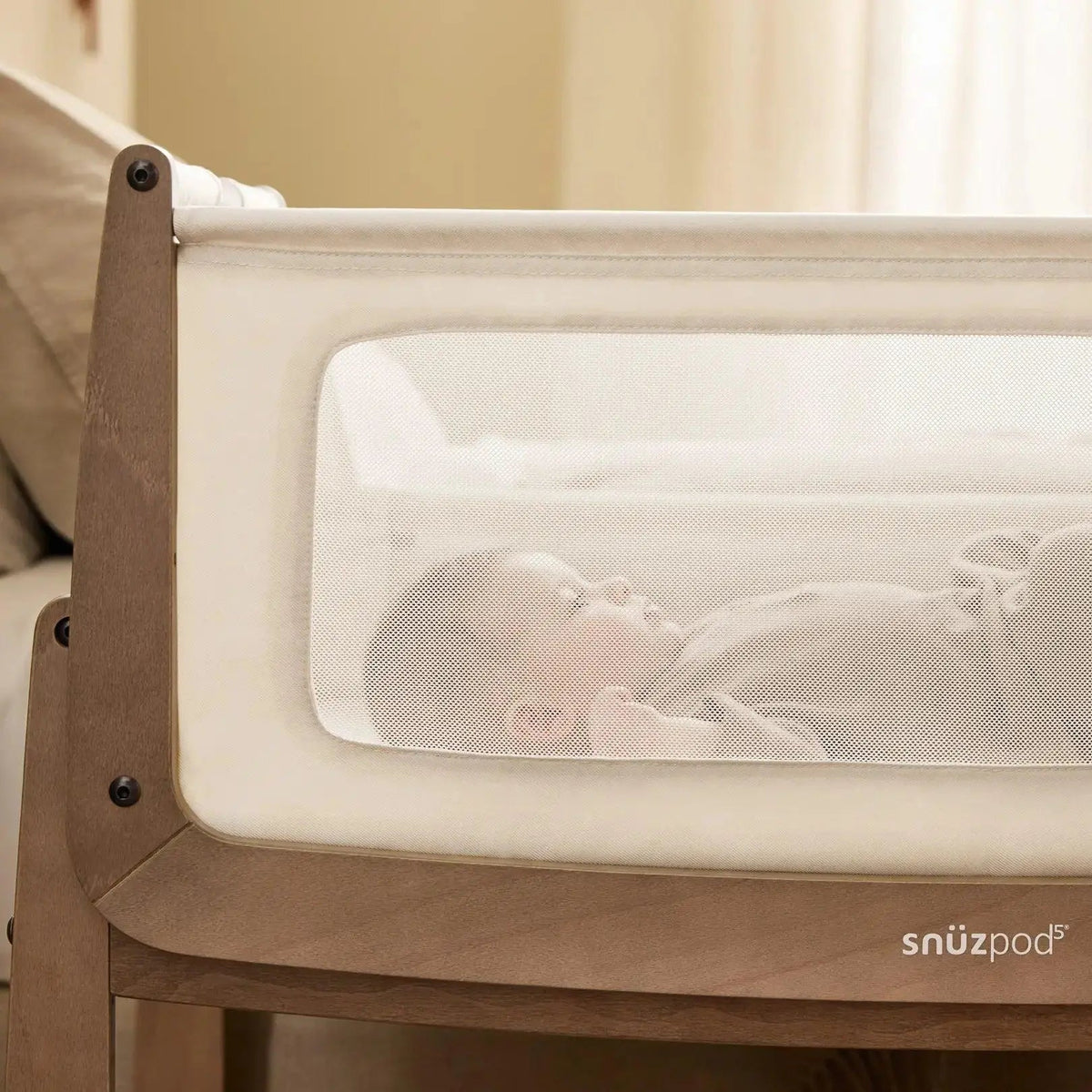SnuzPod5 Bedside Bassinet Bundle - Walnut