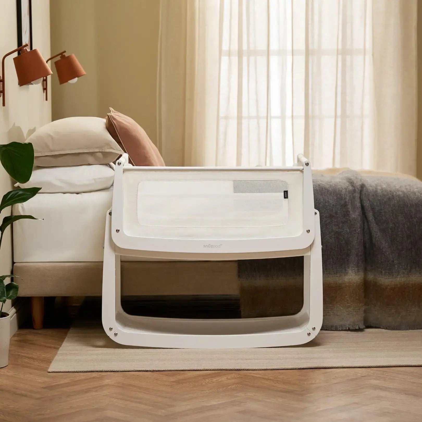 SnuzPod5 Bedside Bassinet - White