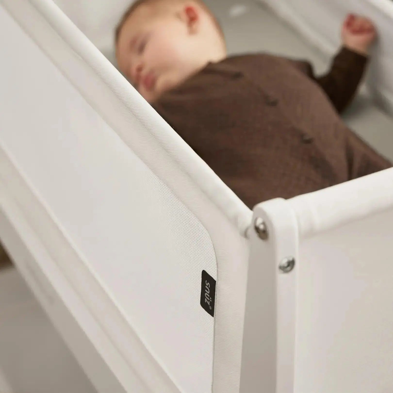 SnuzPod5 Bedside Bassinet - White