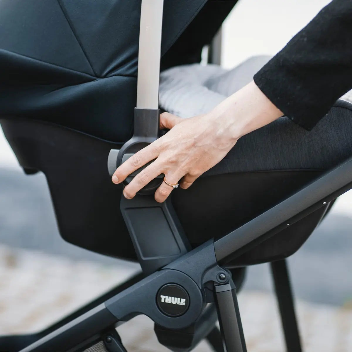 Thule Shine Car Seat Adapter Maxi Cosi