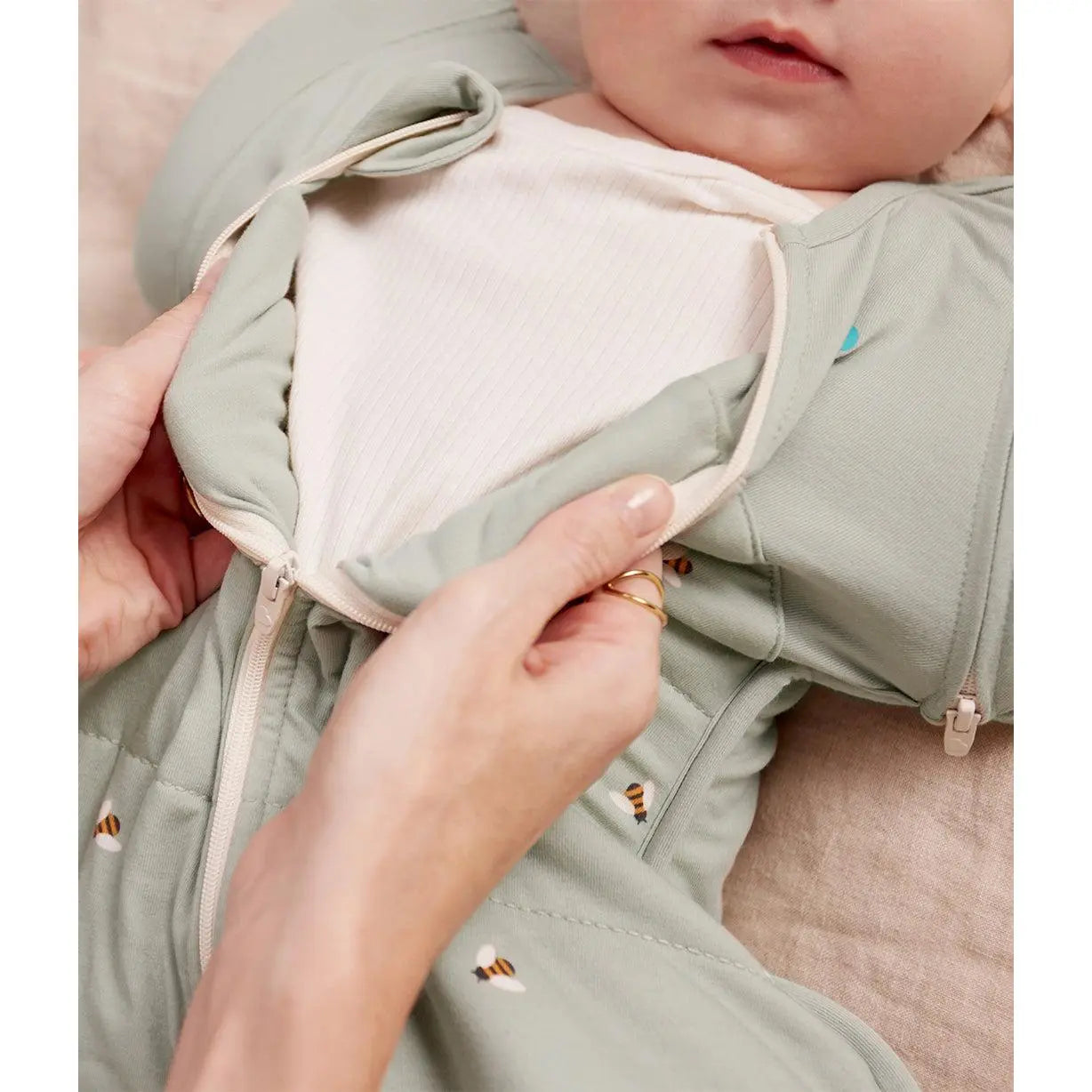 Swaddle Up™ Early Roller Transition Bag 2.5 TOG Cotton Olive Bees