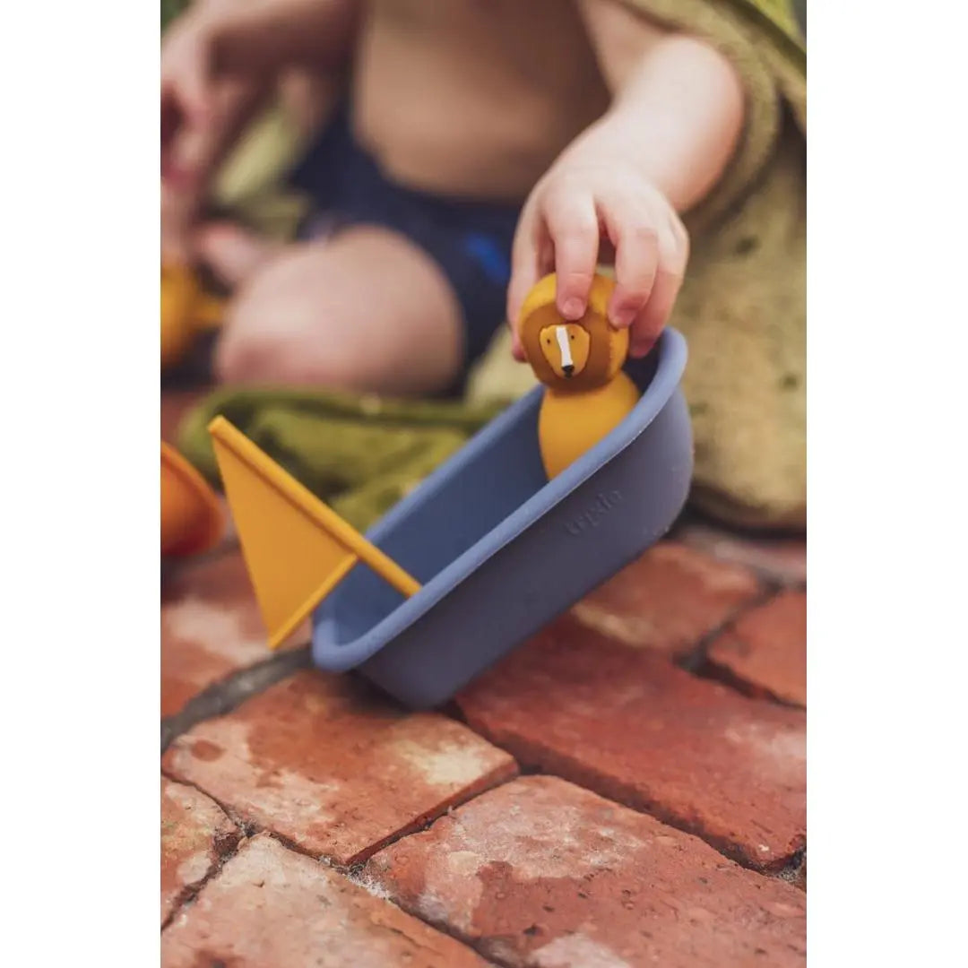 Trixie Bath toy sailboat - Mr. Lion