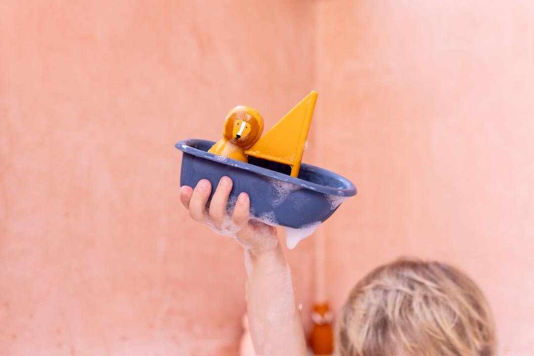 Trixie Bath toy sailboat - Mr. Lion