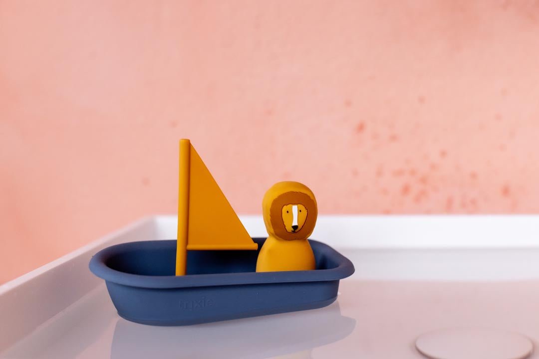 Trixie Bath toy sailboat - Mr. Lion