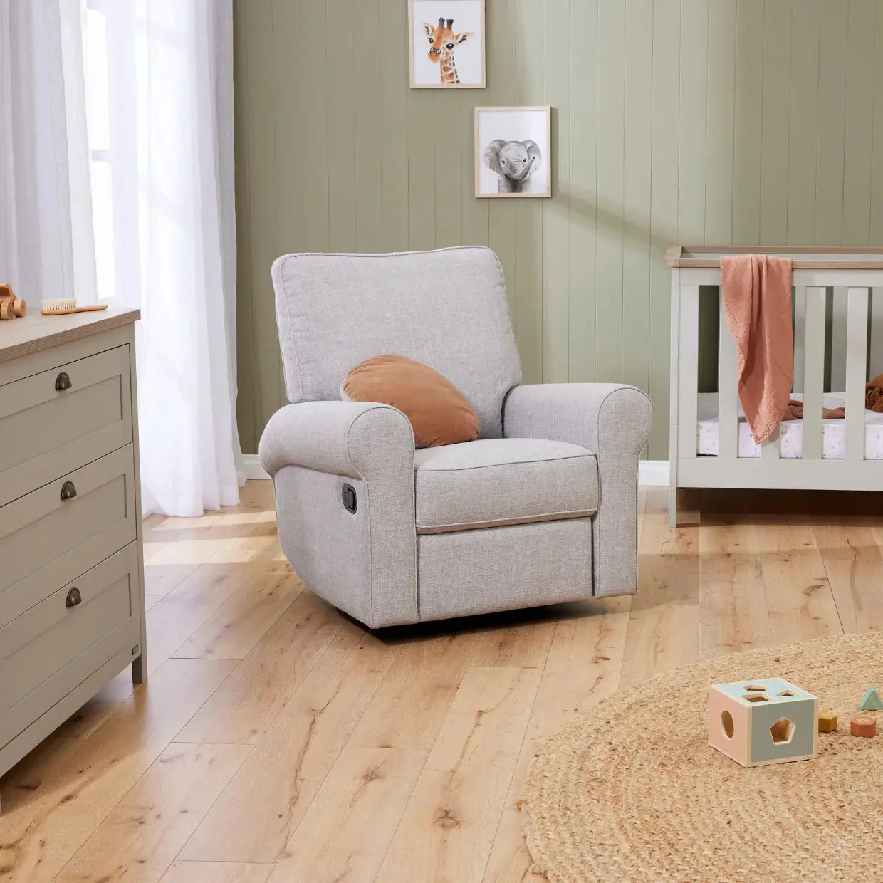 Il Tutto Billie Recliner Glider Nursery Chair  