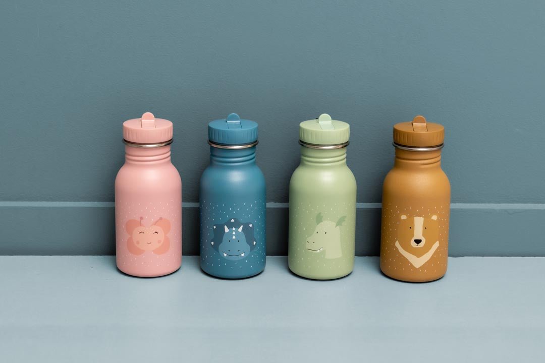 Carry loop on Trixie Mr. Triceratops 350ml kids bottle – clips to school backpack