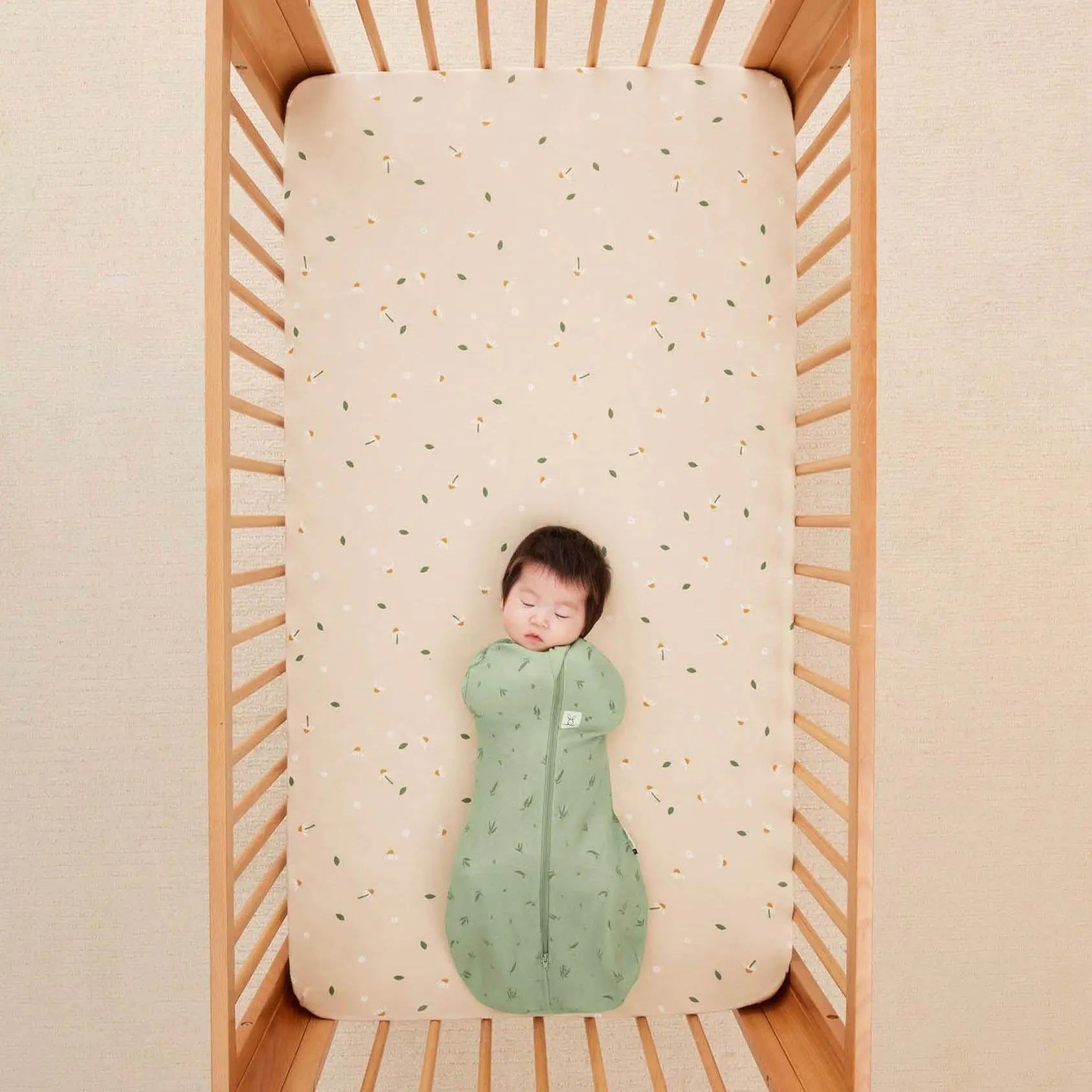 ergoPouch 2-in-1 Waterproof Fitted Sheet - Daisy Sprinkle