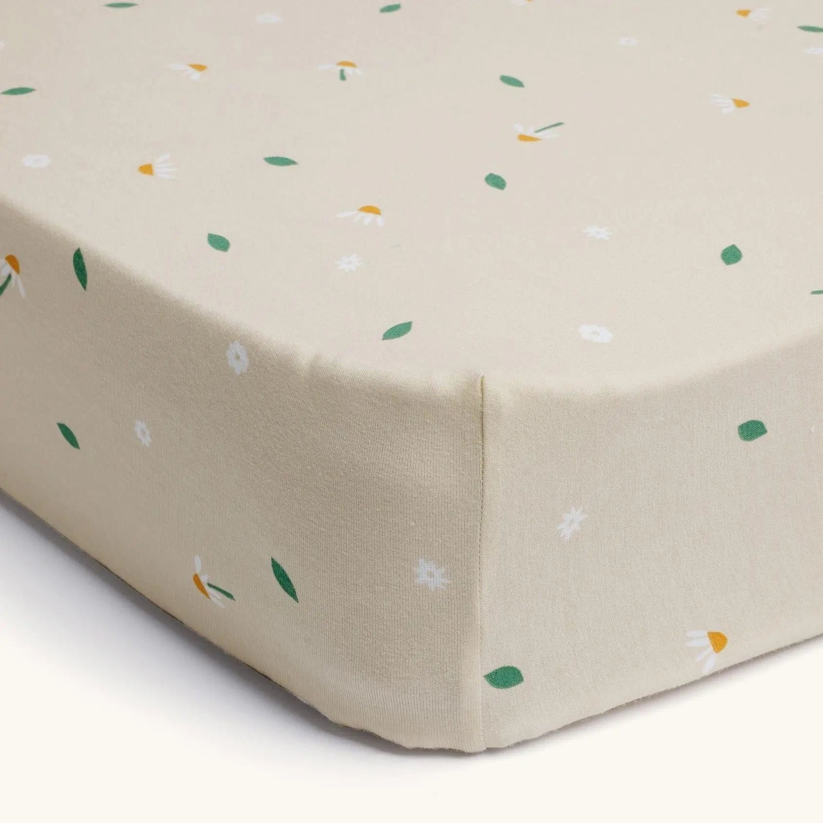 ergoPouch 2-in-1 Waterproof Fitted Sheet - Daisy Sprinkle