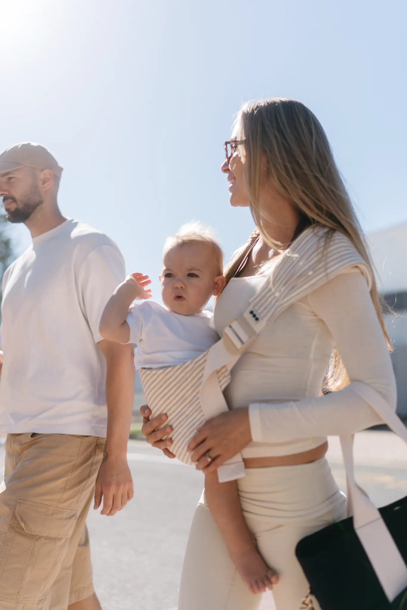 Lifestyle shot of parent and toddler using the Burleigh Hipsy Carrier outdoors