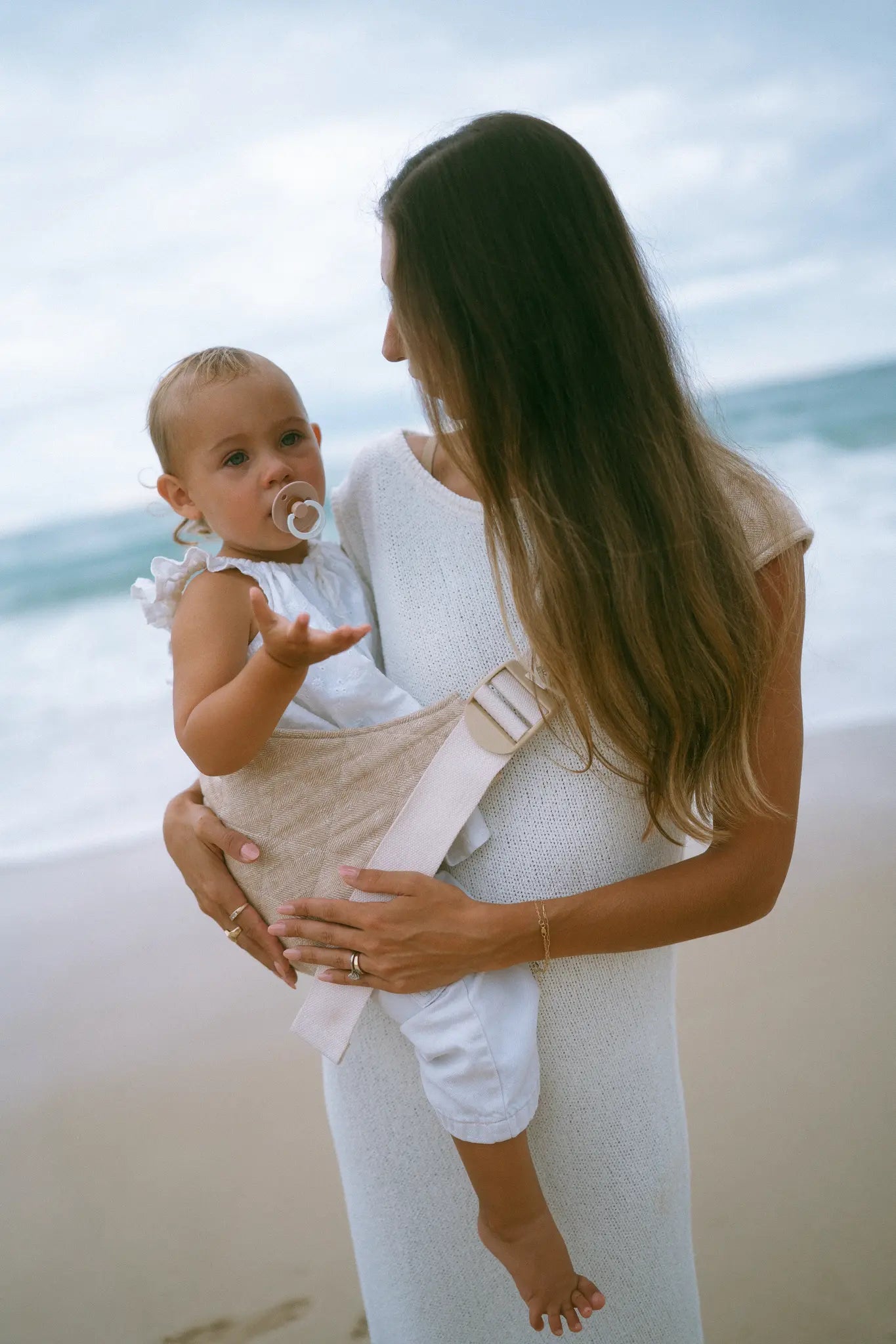Mum carries toddler on her hip in the Meadow Mumma Etcetera Hipsy Carrier