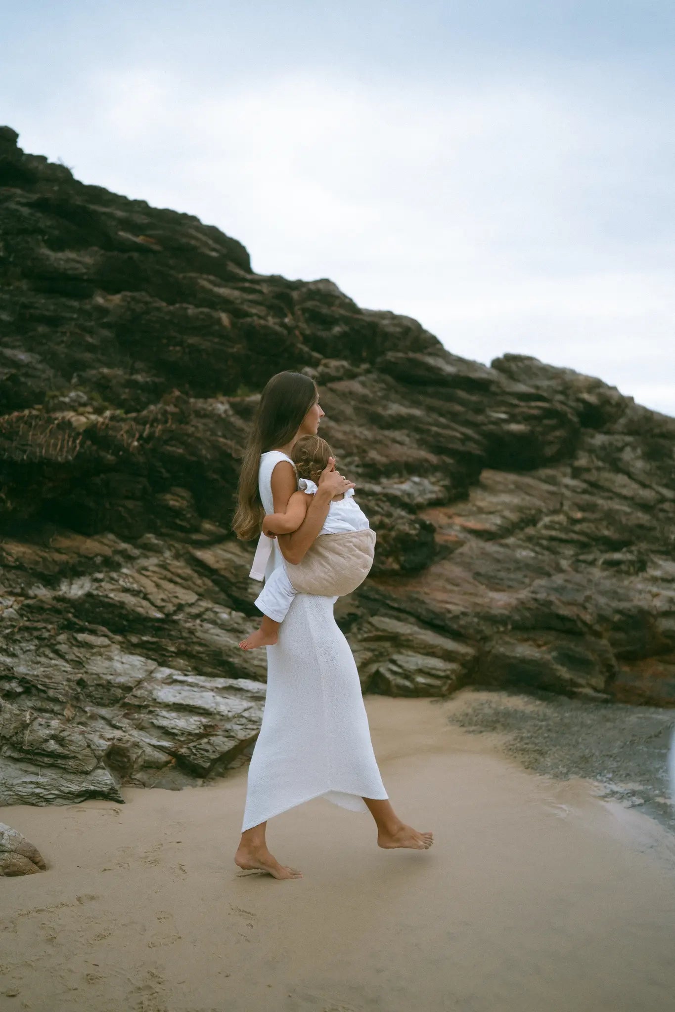 Lifestyle shot of parent and toddler using the Meadow Hipsy Carrier