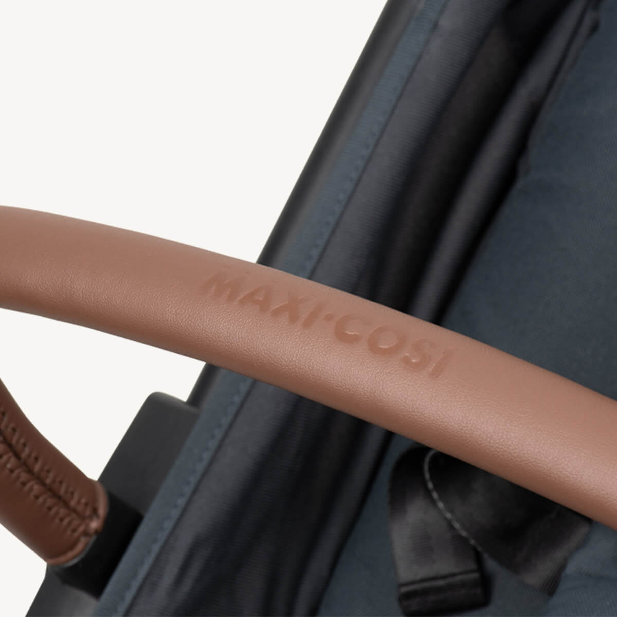 Maxi Cosi Leya removable bumper bar, Essential Graphite