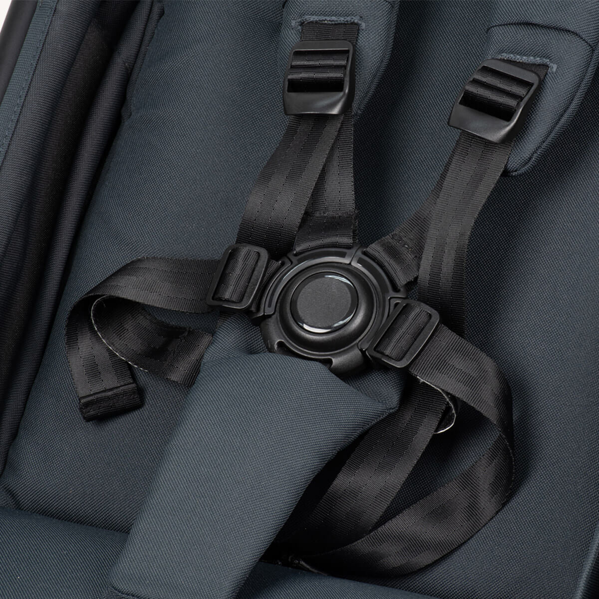 Maxi Cosi Leya 5-point harness buckle, Essential Graphite