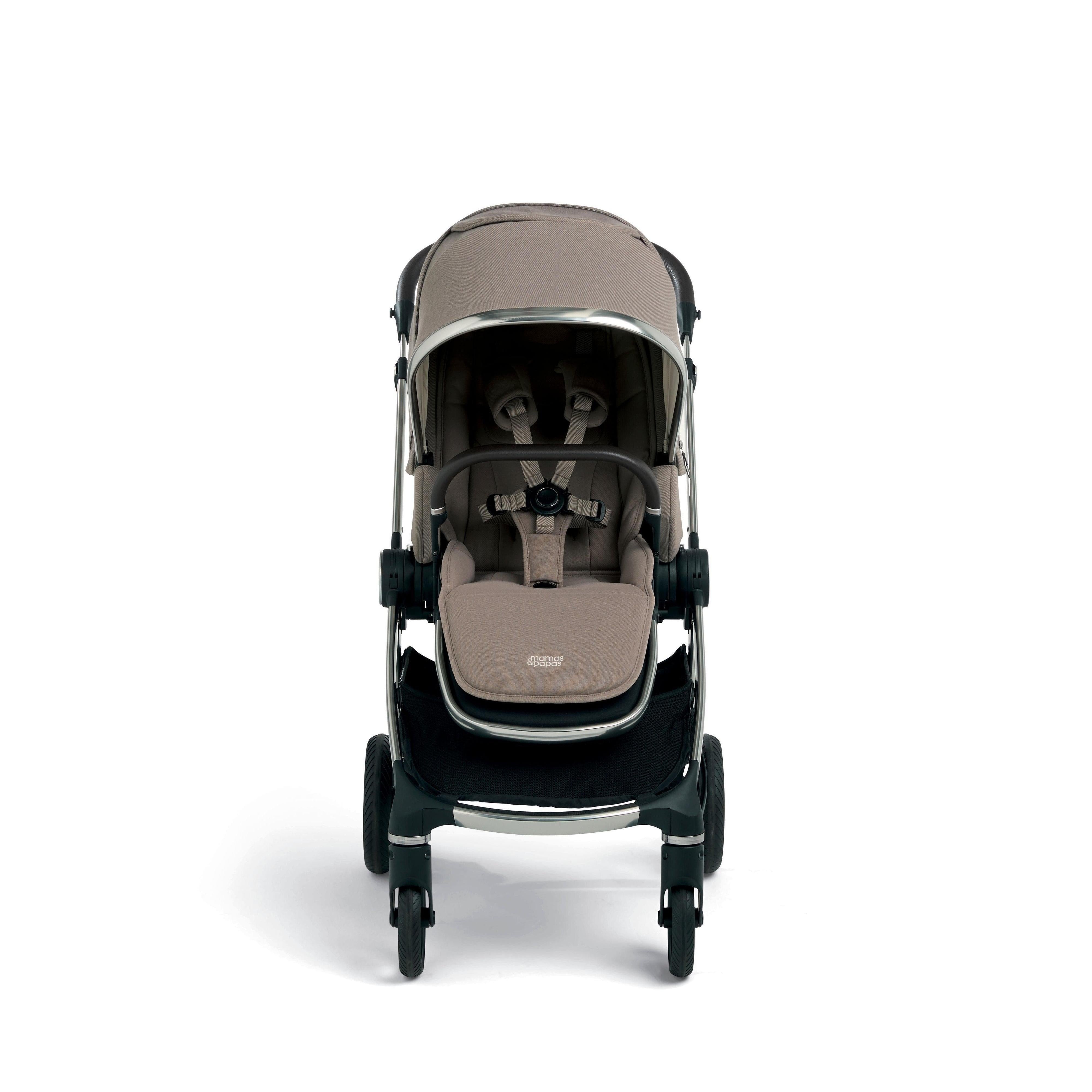Vardo Heritage Pram – extendable hood with peekaboo window and mesh ventilation