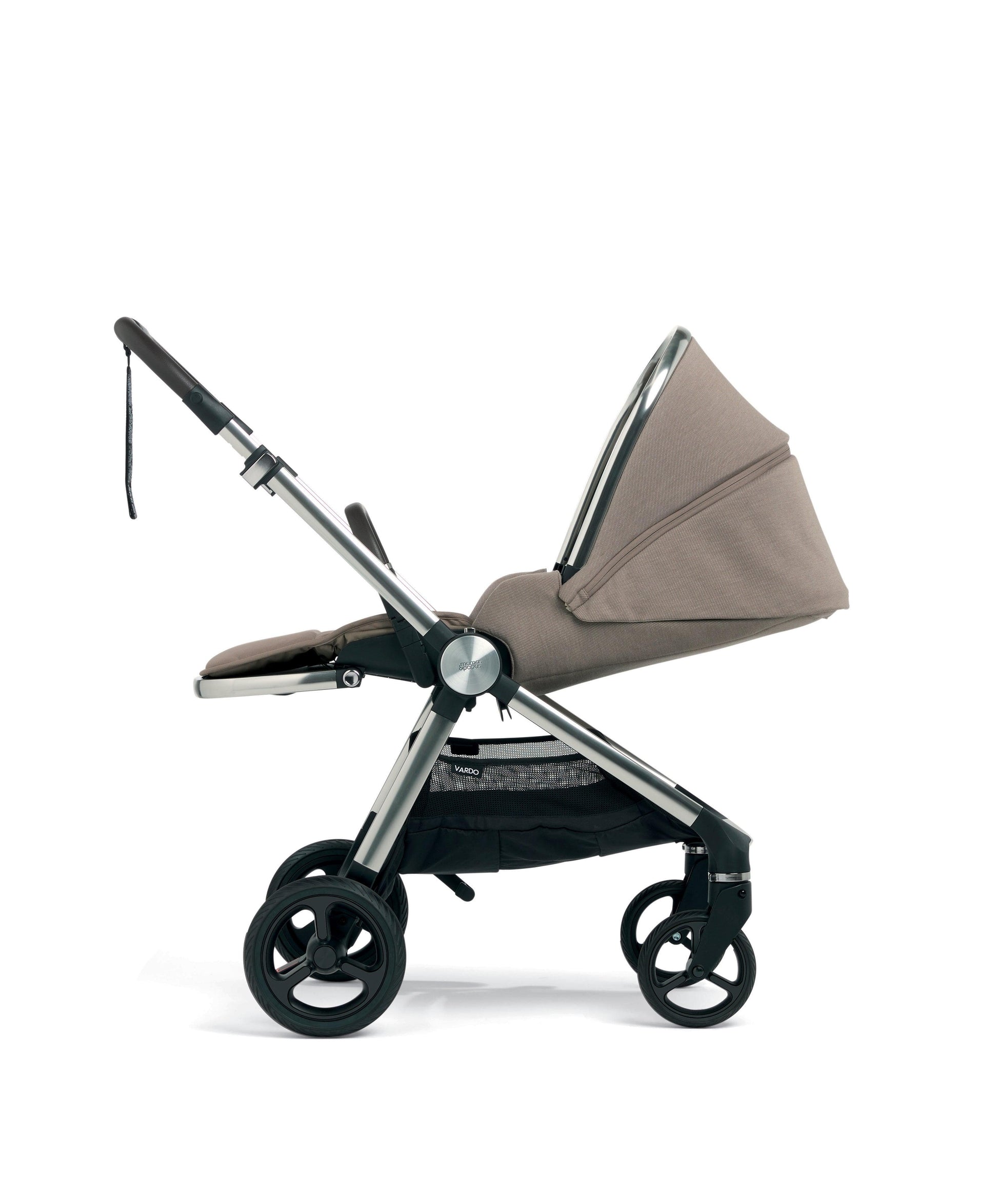 Vardo Heritage Pram – large rear wheels and lockable front wheels for multi-terrain use