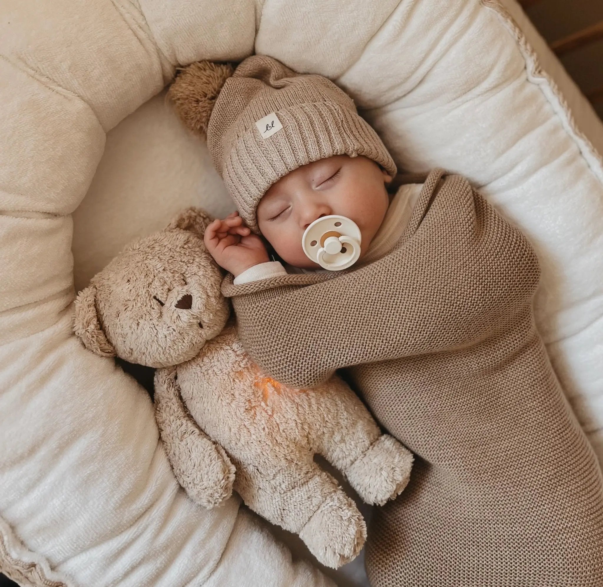 Moonie, Organic Humming Bear - Cappuccino